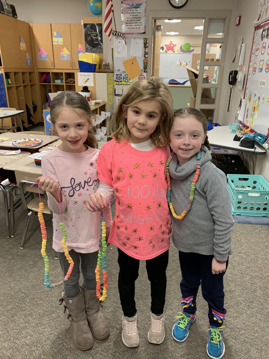 MrsPozner's tweet photo. First Graders celebrate the 100th day of school! #kellerkids #100days https://t.co/xJt1DAWzQN