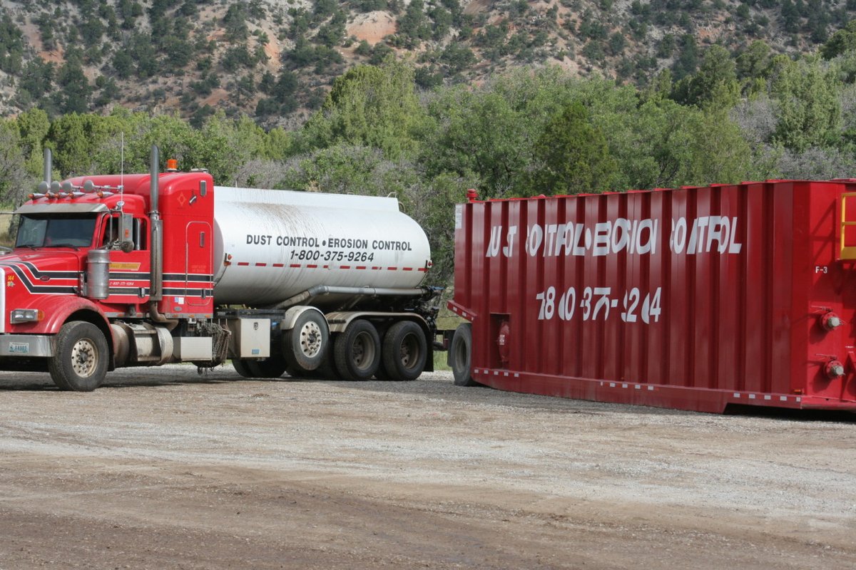 desertmtncorp's tweet photo. Having onsite frac tanks can drastically speed up completion time and reduce the transportation costs for big soil stabilization and road stabilization projects. https://t.co/M1IOtN8YmS #fractank #bulkliquids #roadstabilization #soilstabilization #transportation https://t.co/aKTaLbCNMw