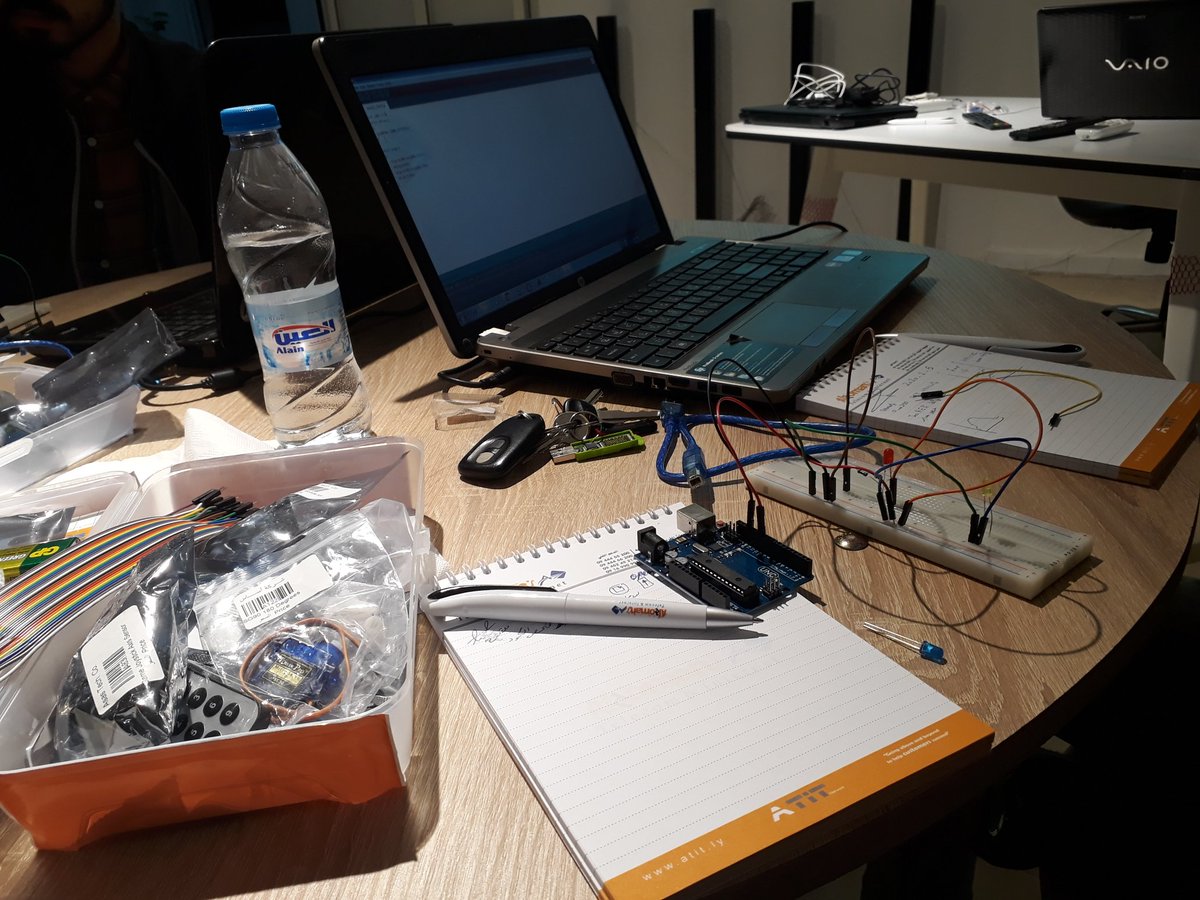 ElhgaziEsmail's tweet image. يوم مميز مع الشبآب 💛
.
.
#LODE
#Arduinocourse