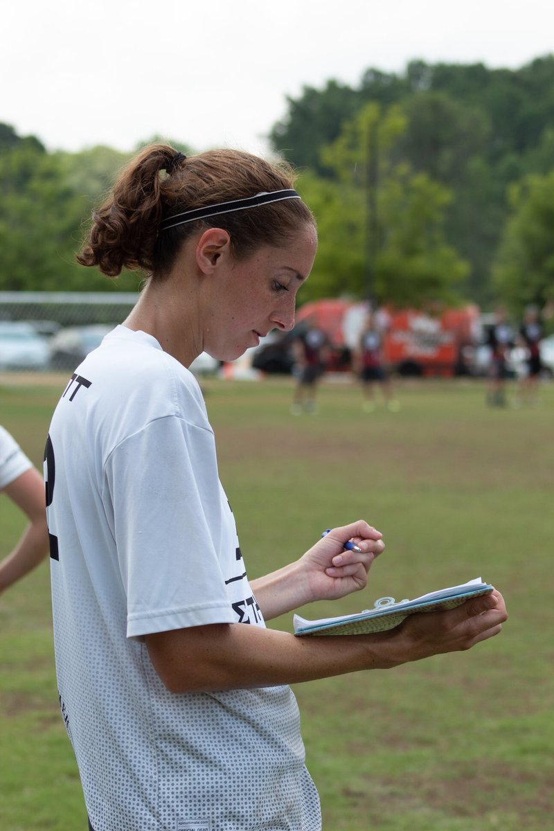 We are thrilled to announce our newest captain: Lauren Bryant!!! With 9 years of experience, Lauren will be a huge asset to leadership in 2020

Fun Facts: Lauren writes left handed, but plays ultimate with her right, she’s traveled to 6 of 7 continents, and 🏀 was her first sport