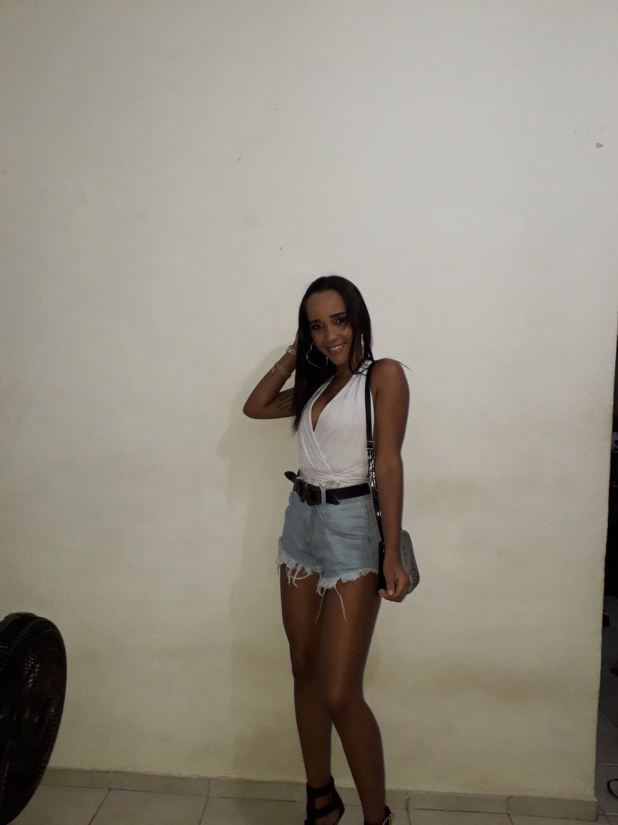 kardec_larissa's tweet photo. Morena, me encantei com o seu jeito de olhar🌸 https://t.co/WC6lZbA2Mi