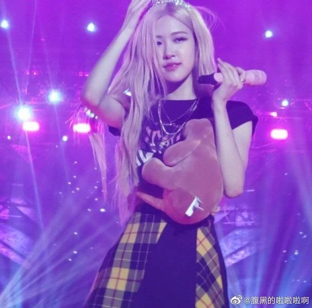 agbsneedy's tweet photo. happy birthday to the only princess ever

#OurMusicianRoséDay
#골든보이스_로제데이 https://t.co/wdhwwV7IH0