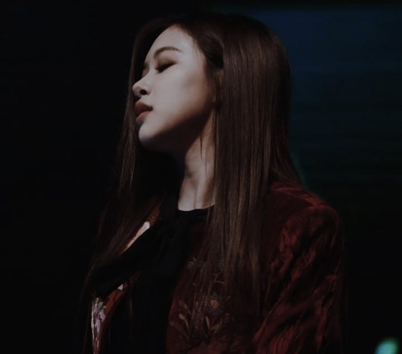 agbsneedy's tweet photo. the power blacksé radiates >

#OurMusicianRoséDay
#골든보이스_로제데이 https://t.co/q23ulyvk00