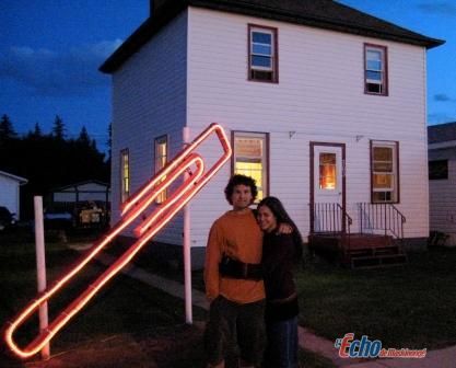 تويتر \ L'encyclopédie على تويتر: "Connaissez-Vous L'histoire De Kyle  Macdonald ? Non ? Laissez-Moi-Vous La Raconter : En 2005, Notre Homme, Un  Canadien, Décide D'échanger Un Trombone Contre Un Objet De Valeur