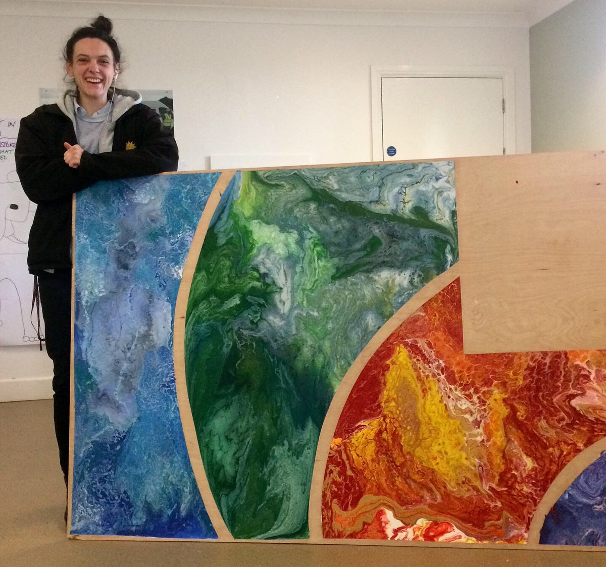 Megs_Art's tweet photo. Doing a massive paint pouring for @HeatherwoodCou1 and the recovery college with myself and some others. Nearly all done but great job so far :)
#paintpouring #meantalhealth #weareludlow #MentalHealthAwareness #art #workinprogress #painting #goinglarge https://t.co/bcUHeOLWTs