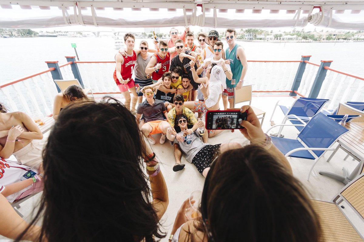 JusCollege's tweet image. Did someone say booze cruise? #juscollege #springbreak