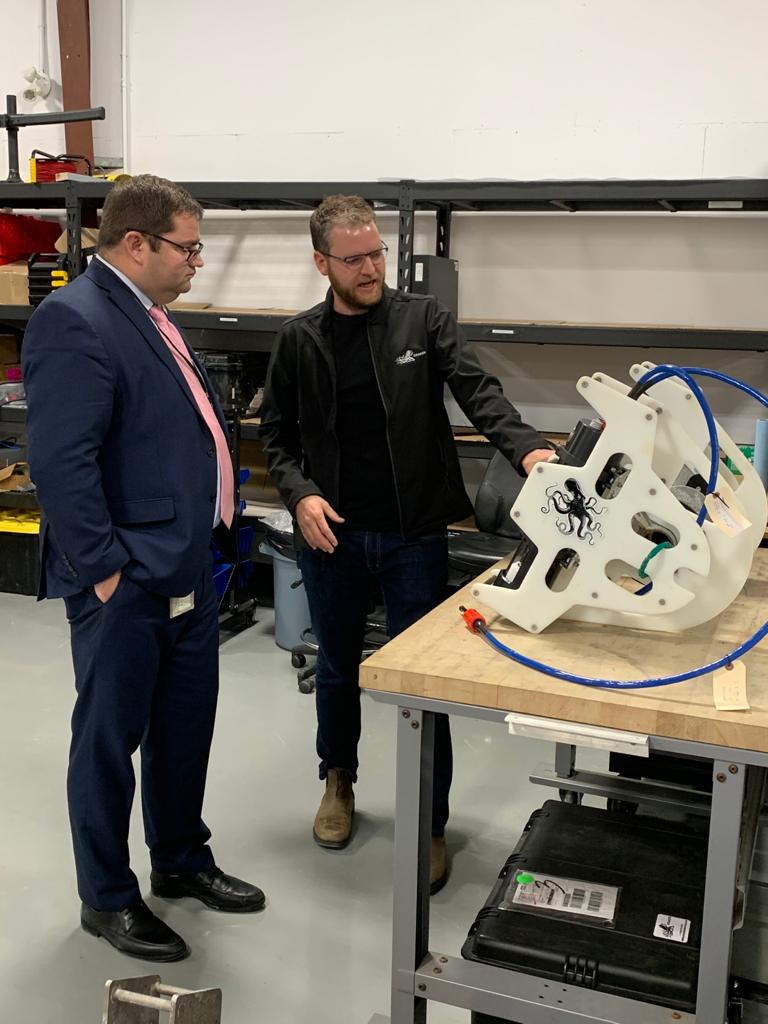 Thank you Minister Bernard Davis from @TCII_GovNL for visiting our office in Mount Pearl this afternoon, to learn more about the projects your department is helping to fund. Minister Davis learns how the #SeaVision will be used for mooring chain laser inspection for offshore O&G