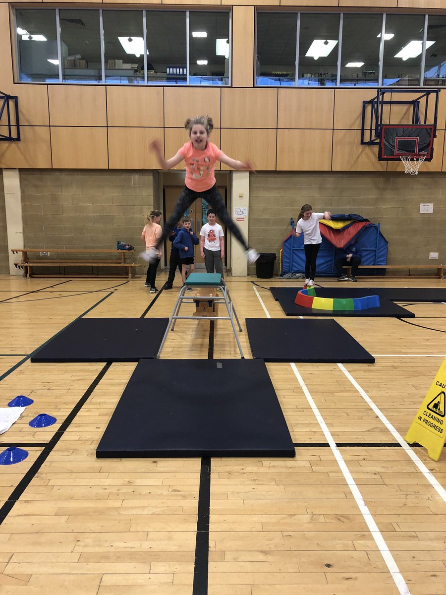DeanburnPS_P4_3's tweet photo. Some fantastic shots of gymnastics with Miss McKelvie today! #HWB #focusedminds https://t.co/Hoih7Gqzzx
