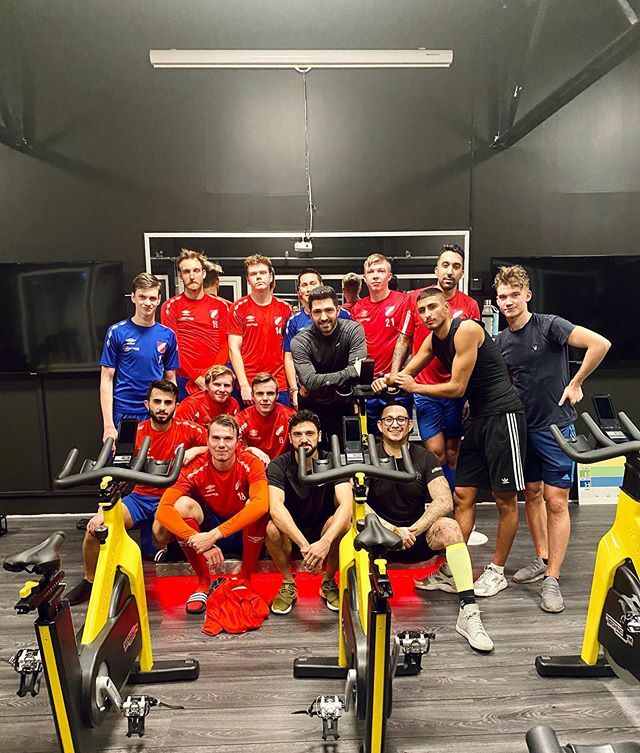 hoganas_bk's tweet photo. Liten skara som tömde sig totalt på dagens spinningpass med Emma! Stort tack till @nordicwellnesshoganas för lån av lokaler 💪🏼❤️💙 https://t.co/ZVPqln4w8e https://t.co/6XCaE4w3DN