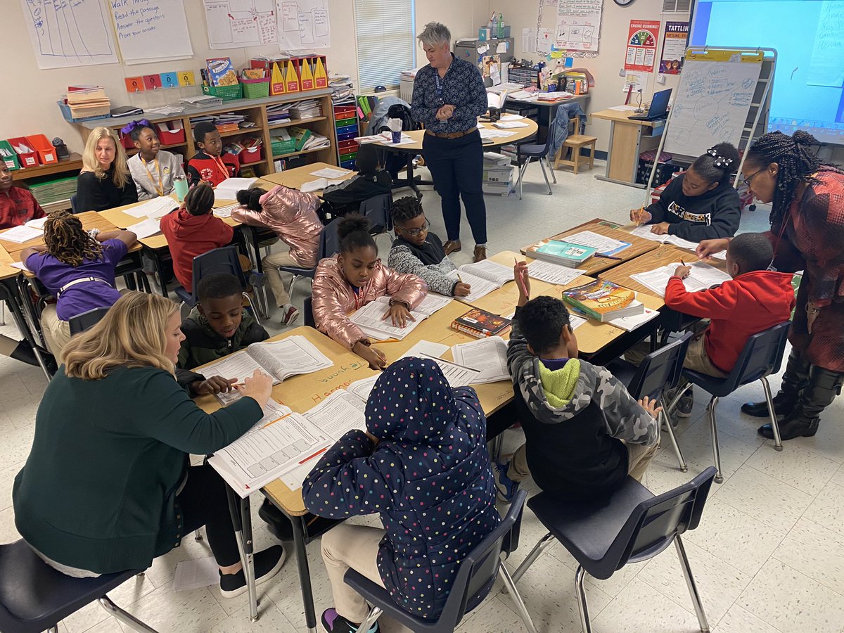 The teacher, an instructional coach and an AP all working with students at @LAJohnTWhiteES to help fourth graders be successful! <a href="/pdilley5/">Priscila Dilley, Ed.D</a> @LANTEAM1 #LeadwithLAN