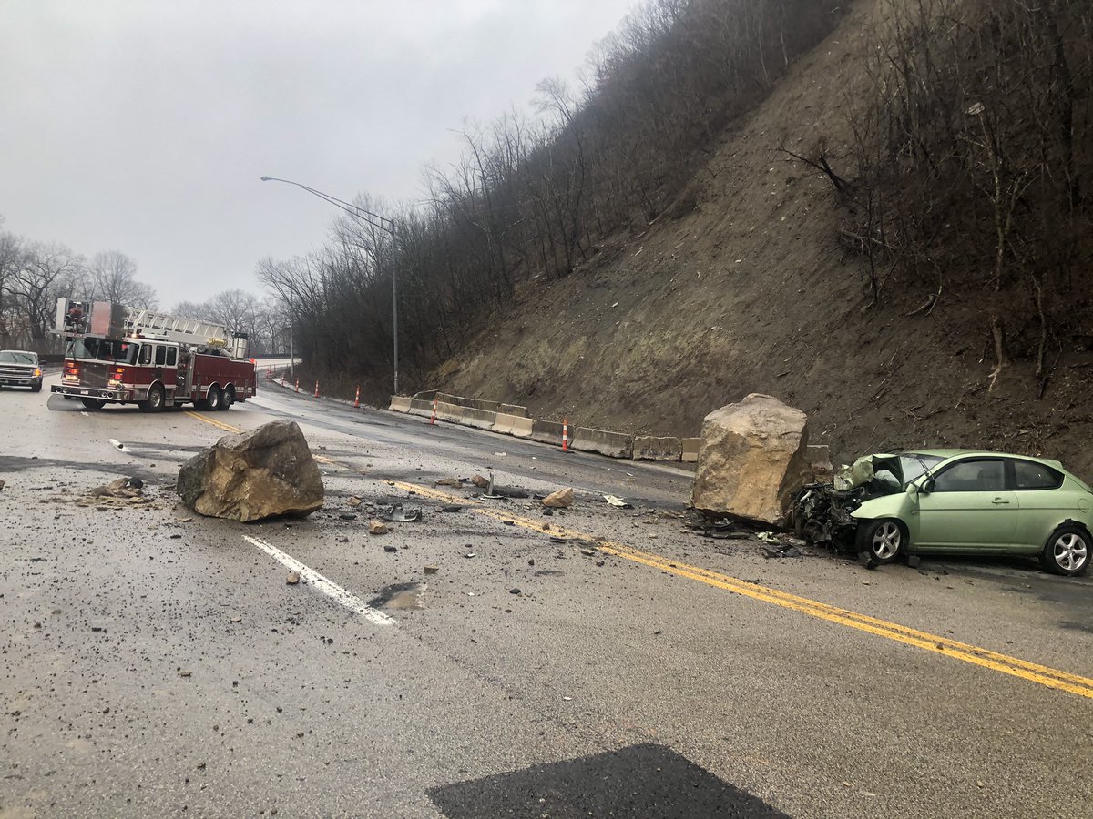 WDean_Reports's tweet photo. Three taken to the hospital. One from a vehicle two from a PRT car. The type and severity of the injuries are not immediately available. https://t.co/5ApGtIOMoO