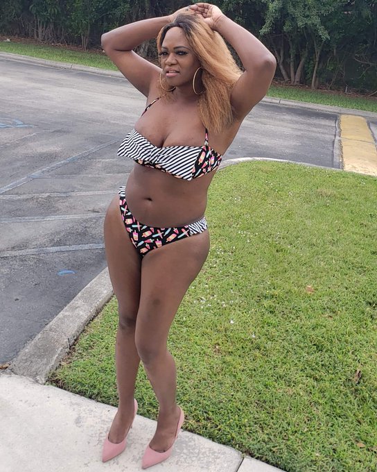 One tall stallion-Tava takeover...Get at me for your herbal detox tea..  #TransIsBeautiful https://t<a href="/tag/transisbeautiful"class="tags"><span>#transisbeautiful</span></a>