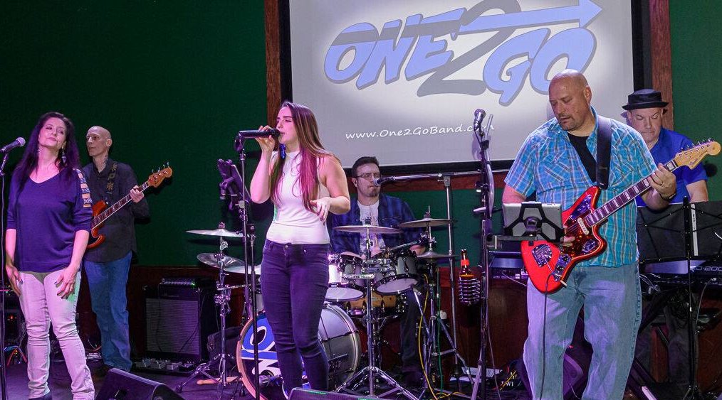 One2GoBand's tweet photo. Nice shot of the whole band on stage (the elusive all 6 member shot) from our show at @TwoFineIrishmen on Saturday!
We'll be back there again on April 4!
https://t.co/elagvFXHqD
#One2GoBand #OmahaLiveMusic #TwoFineIrishmen https://t.co/e7ew4YDyj1