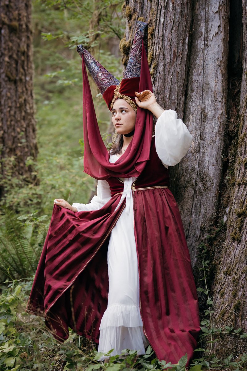 ExploreRealm's tweet photo. Suddenly, Princess @DelilahReigns wandered towards the couple, looking quite lost in the forest of The Realm.
"Wherefore could my Knight have gone?" she cried out in dismay.
πΈ: @marinagreenpho1
#ExploretheRealm #MedievalCosplay #WieldtheDrago https://t.co/Urs0oqbyc4