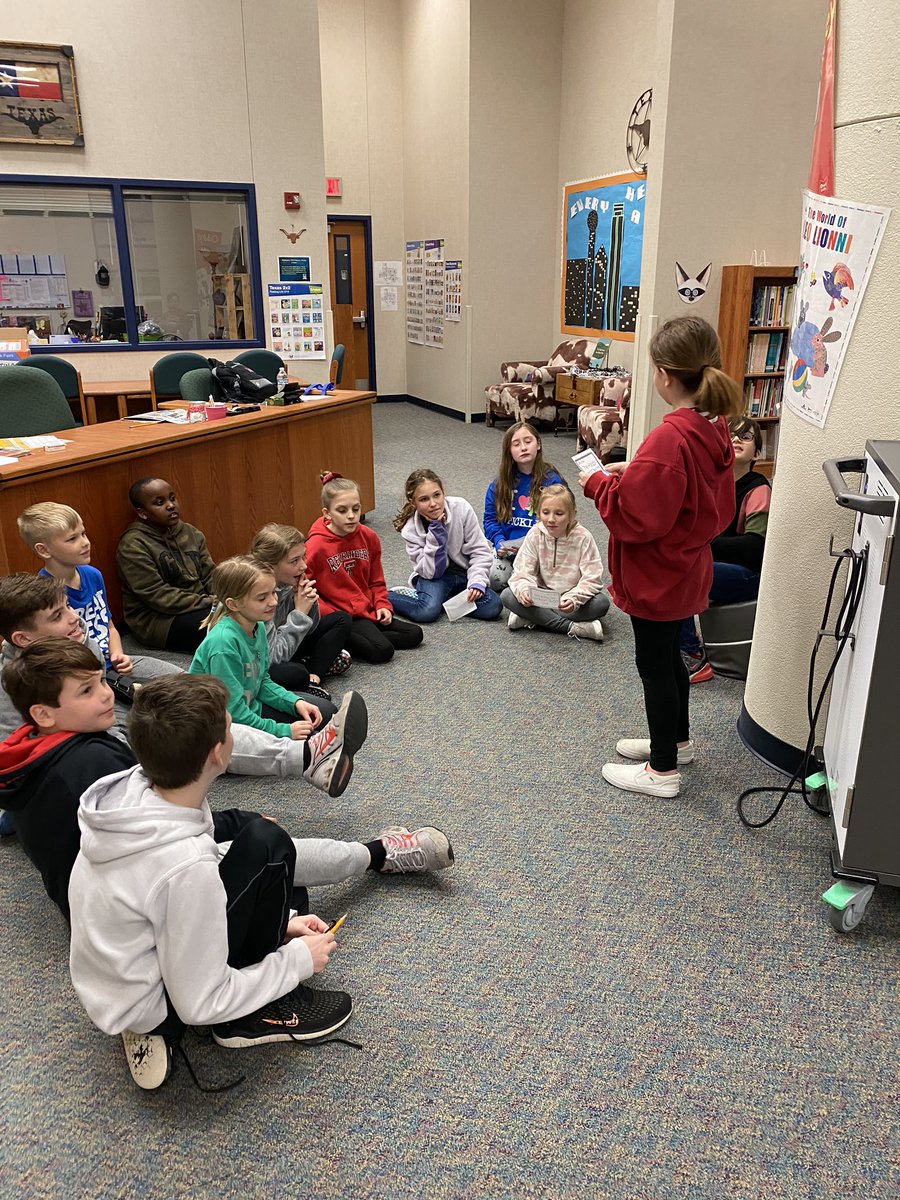 msfreeman100's tweet photo. StuCo members practicing their public speaking skills and receiving peer feedback! Love these future leaders! #wilmeth #mymisd https://t.co/Fqq48w5wH6