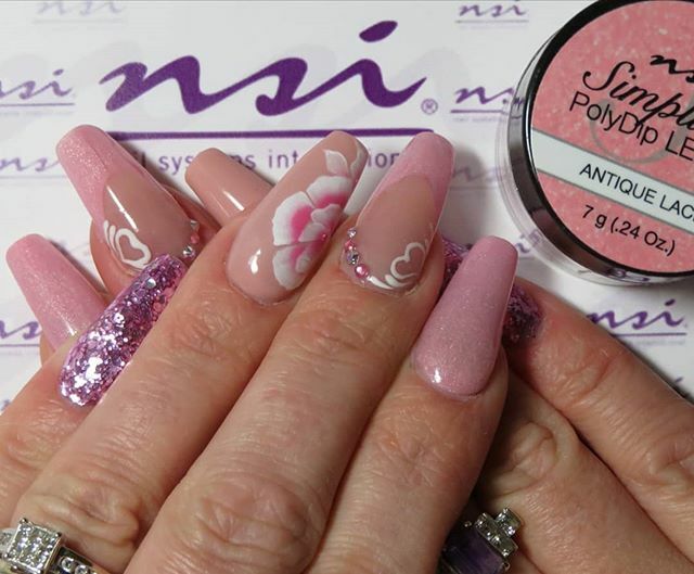 Valentine's nails created by our Course Administrator Amy @nailzbyamy26 
Products used
Simplicite Antique Lace
Attraction Rose Blush
Attraction Crystal Clear
Secrets Prism Paints

#acrylicnails #nailart #nsinails #nsinailsuk #nailsofinstagram #showscratc… ift.tt/2UGK2Pa
