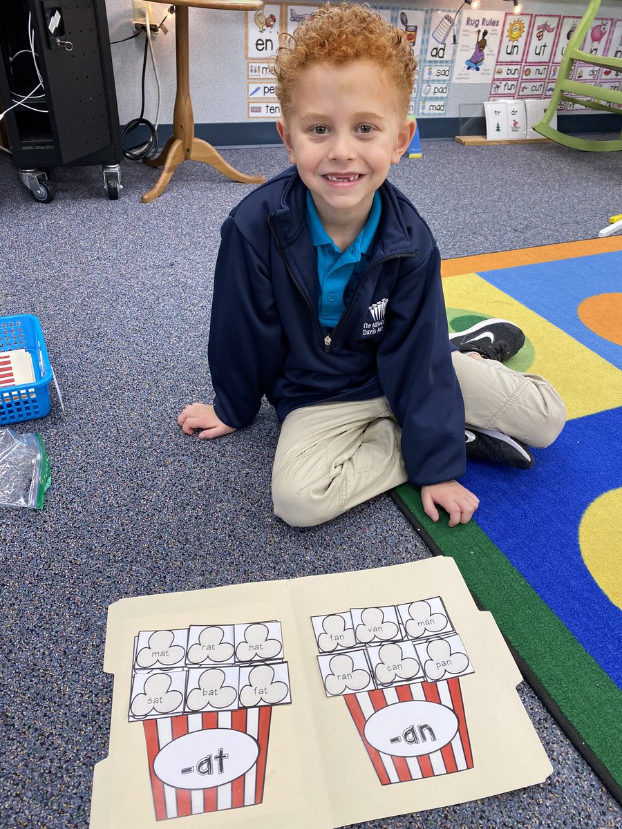 MrsShell_TDA's tweet image. New literacy centers are one of our favorite things about Mondays! These students are practicing sight word recognition and phonics. #davisk