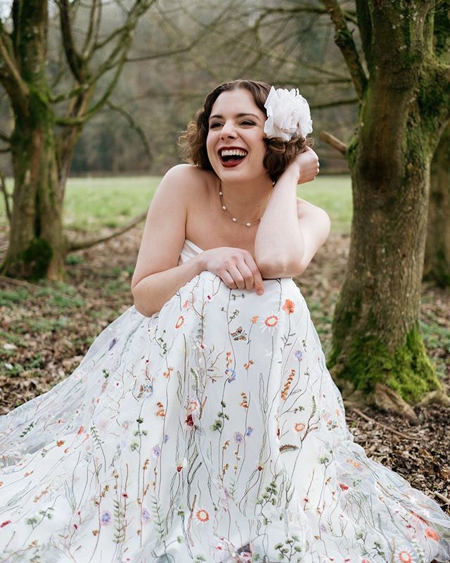 LouRoseCouture's tweet photo. Love this shot of @rachelmarquezactress - and you’d never guess how freezing it was the day of this shoot! .
.
Photo: @natashabuckneyphotography 
Dress: @louiserosecouture 
Model: @rachelmarquezactress 
MUA: @paulas_vintage_parlour https://t.co/9SAWmtEPfS
