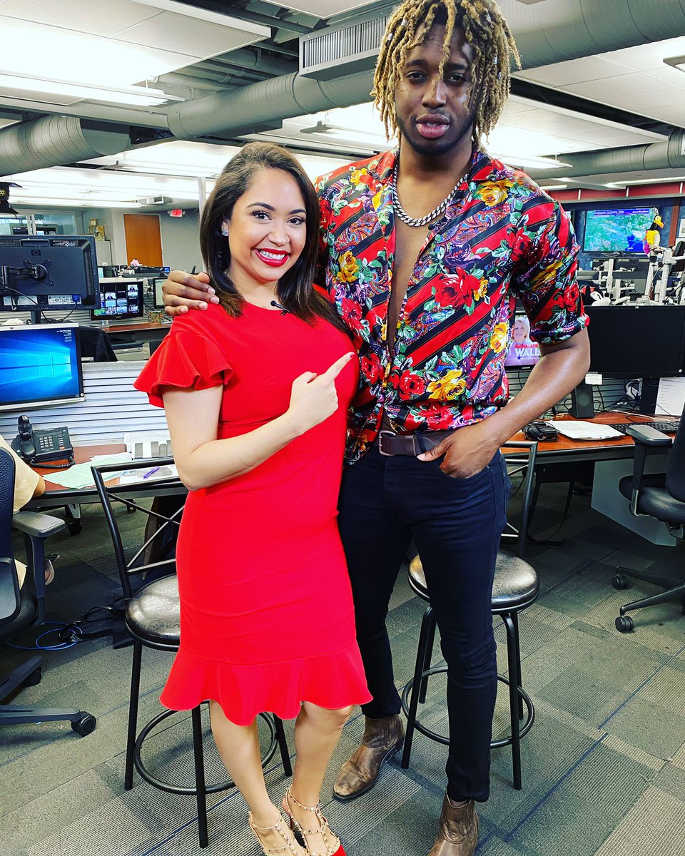 ChelseyKhanTV's tweet photo. Hung out with @uchesings today on #TheMidday @abc13houston what he has to say about the upcoming season of American Idol premiering this Sunday on ABC-13 and his new single today at 4:50pm! https://t.co/YcYRROh6rl