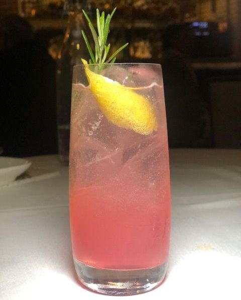LobsterBarMiami's tweet photo. Cheers to a new week 🥂  Treat yourself to the Aphrodite Orchard this evening --> Whitley Neil Gin, Grapefruit soda, Gingerbeer, Rosemary Basil Essence and fresh lemon juice 📸 : @letsbefoodie https://t.co/3CPeiPklKW