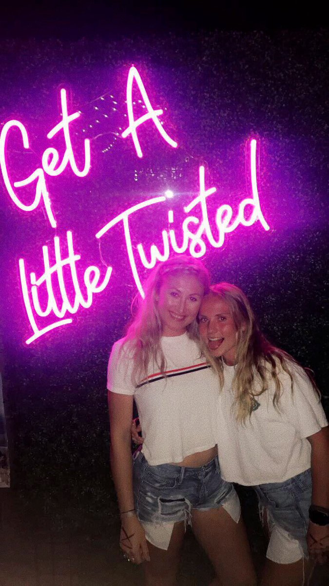 _bailey_kay_'s tweet photo. 🌈 v best times 🦄 https://t.co/u04X4YrPf1