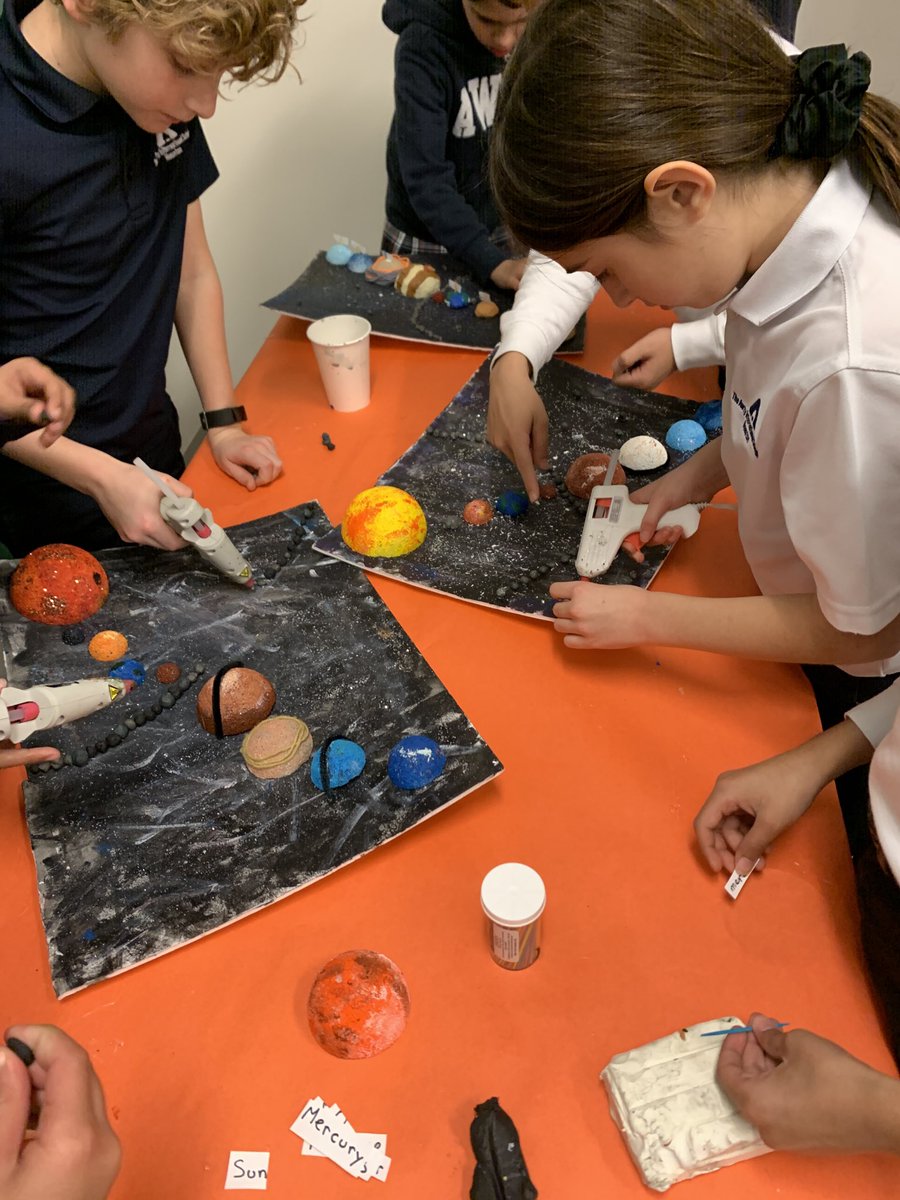 psellerw's tweet photo. ⁦@awtyintlschool⁩ 4th graders were very creative with their #makerspace Solar system project #elemakers #STEM #awtylearns https://t.co/xcFN2qpo6T
