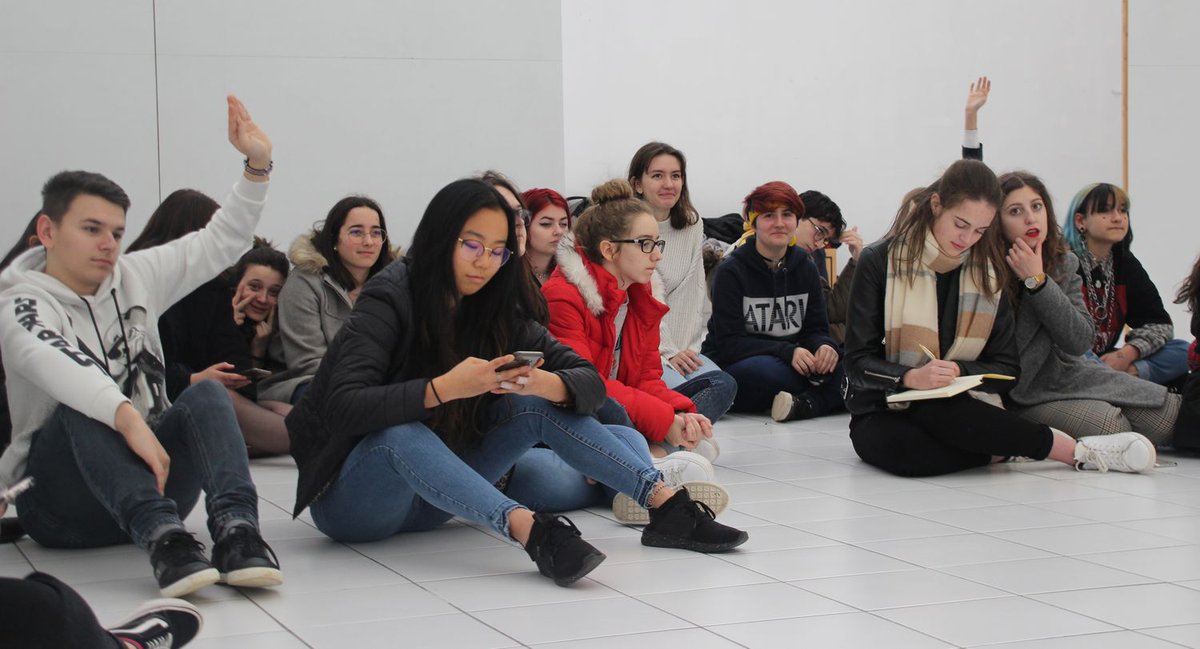 LEMarts_AP's tweet photo. Visite de l'exposition #Shakers "De la Pierre au Pétale" pour les 2nde et 1ere spé #ArtsPlastiques du LEM en présence de l'artiste Masahiro Suzuki. (Fonds d'Art Moderne et Contemporain de Montluçon / jusqu'au 21 février 2020) #EAC @acclermont https://t.co/rKZhwhWQMA