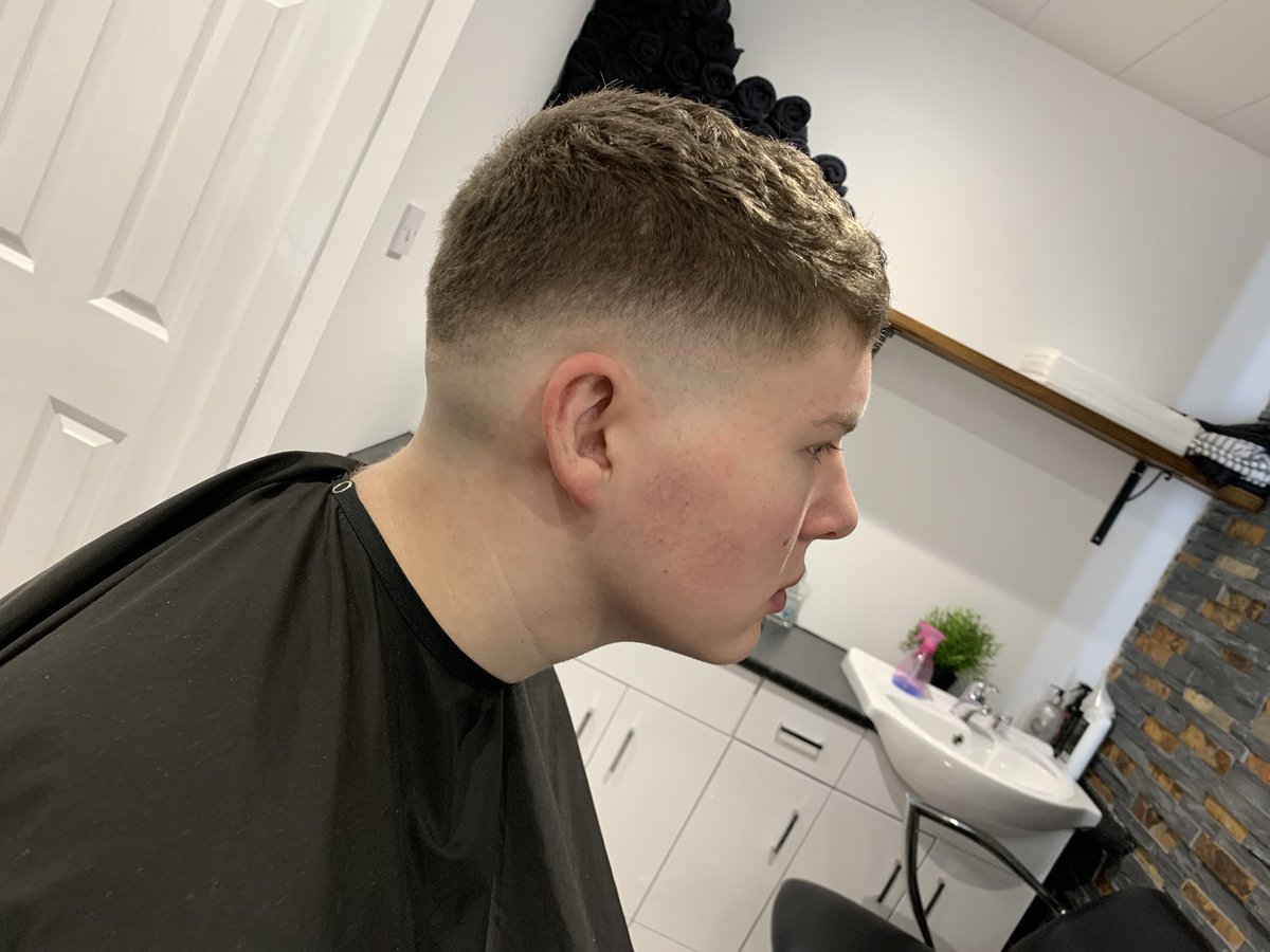SAdamson2000's tweet photo. Looking for new clients to come in to Alpha Male for gents cuts
Available to book in for the next few weeks
Prices:
Young Gents £10 
Gents £13
Gents Fade £14.50 
Link on my bio retweets appreciated https://t.co/NeCm6RXWw4