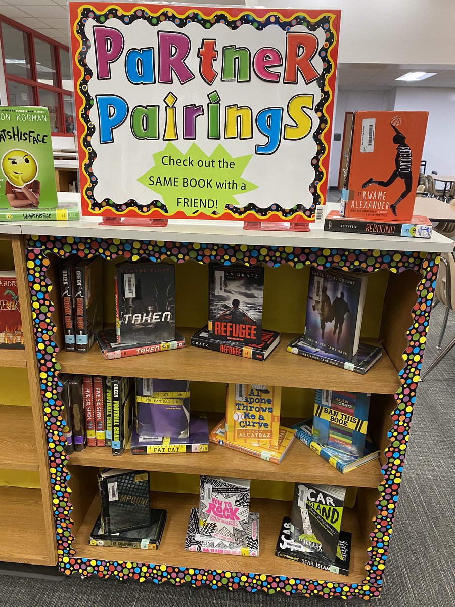 Katy_JHLibrary's tweet photo. Itโs just Monday and this display is already very popular. Itโs GREAT to see students finding books to share with their friends. โค๏ธ #FriendsandBooks #kjhpride๐ฏ https://t.co/yYK97tlCNH