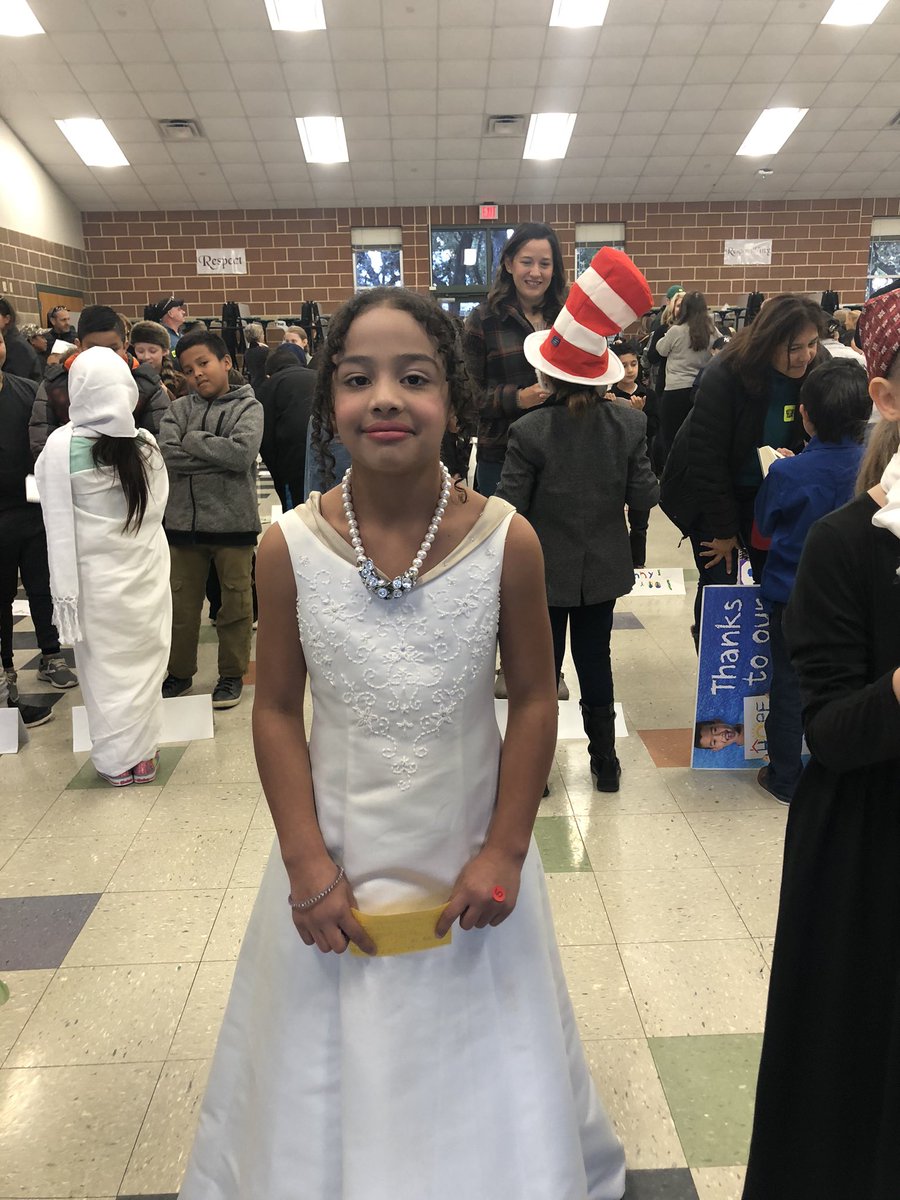 jkeefedual's tweet photo. @limclaughlin7 sure was fun watching the 3rd grade wax museum and learning so much in 2 languages! #BISDTRYathalon @KendallElem https://t.co/s9KZc19Yy2