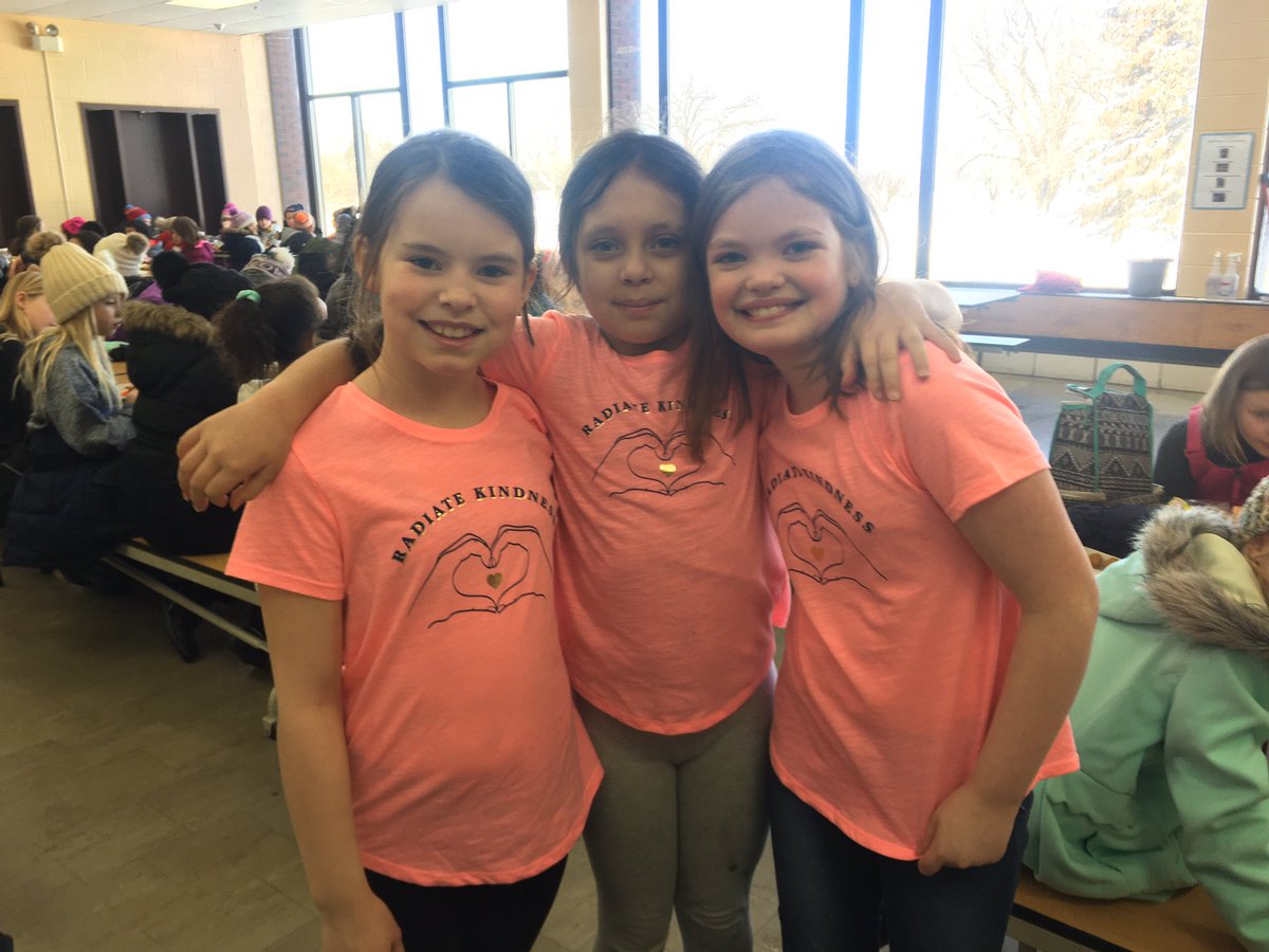 nicksofio's tweet image. Loving the t-shirt message these 4th Graders are living today! #kindness #LKCanDoKids #ALASConnectED