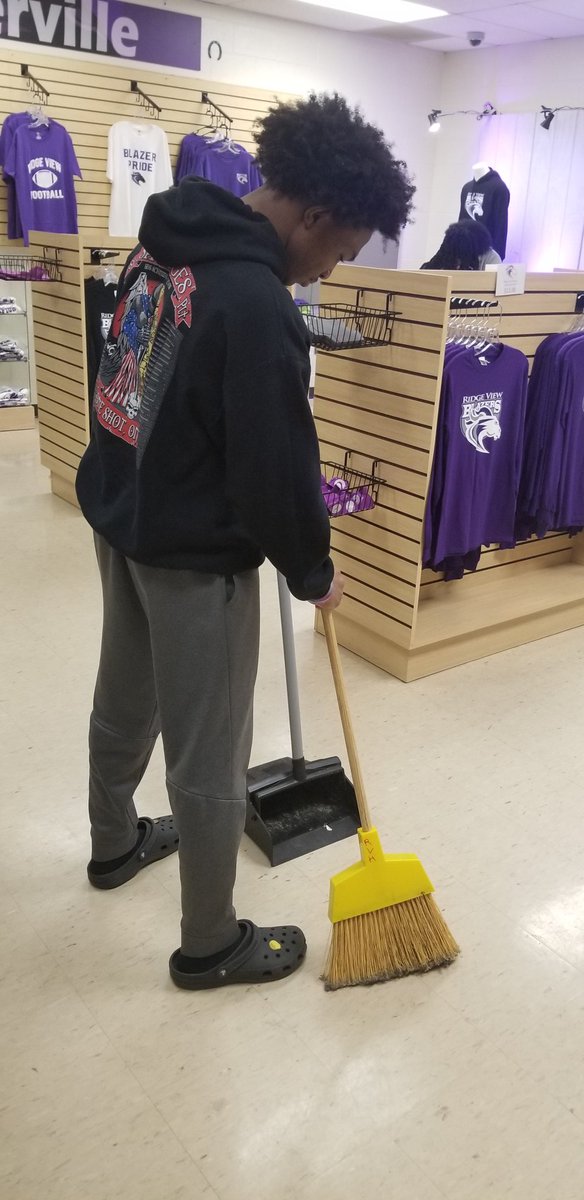 Blazerville_RV's tweet photo. We, at Blazerville, pride ourselves on maintaining a clean environment for everyone to enjoy #Entreprenuership #Horsepower #Blazerville #RCSD2 #C62 π§Ήπ§½πππͺ https://t.co/giJBysPjzv