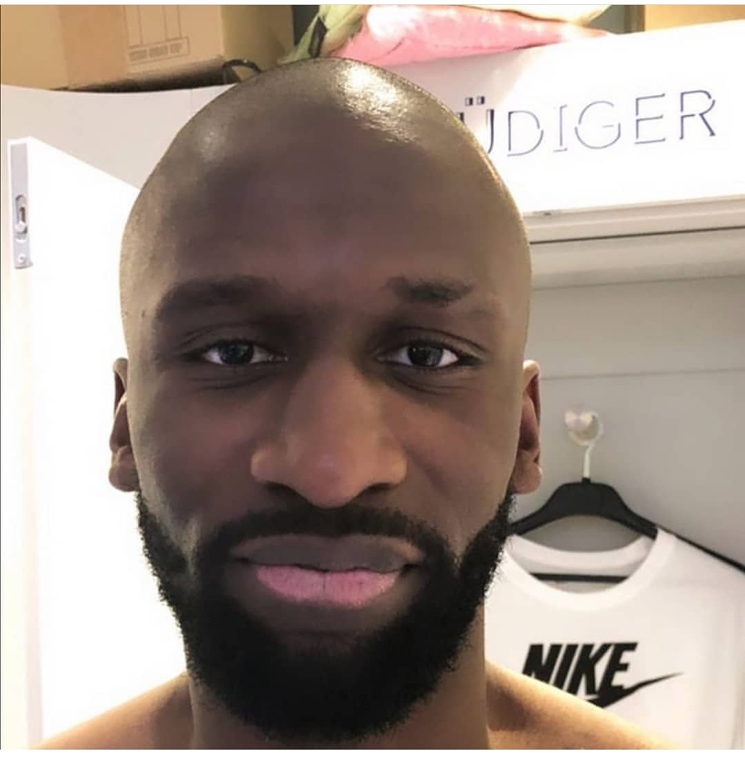 AllTimeFootbal3's tweet photo. Antonio Rudiger too shaved his head 👀 
#antoniorudiger #chelsea #chelseafc #cfc #cfcfamily #premierleague #london #footballlife #football #chelseafans
https://t.co/MdNRsnzE2D https://t.co/6nu0EmVvAI