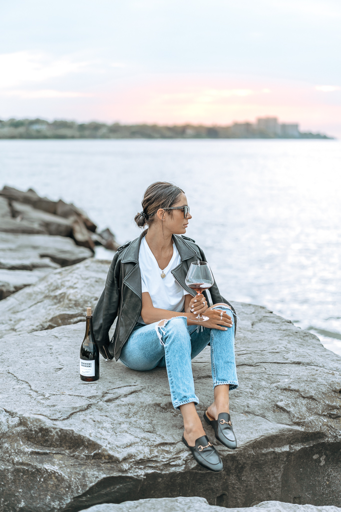 Sunsets are best enjoyed with a glass of #PinotNoir.⁣

📸: Candice Mathis
#Wine #RussianRiverValley #DavisBynum