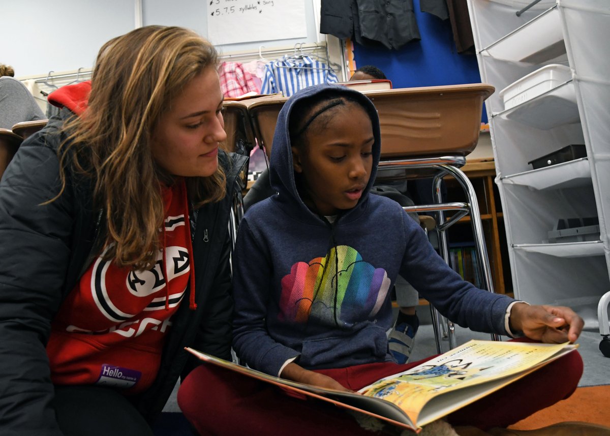 SCSUHuskies's tweet photo. Community Engagement! @SCSUHUSKIES student-athletes participated in a reading program at nearby Lincoln Elementary School in St. Cloud, MN on Feb. 10.  #givingback #unleashSCSU #StCloudState #MakeItYours #NCAAII #NSIC https://t.co/S6CMRpRgt7