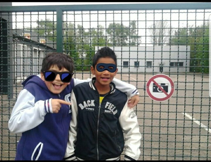 cem_loo's tweet image. Damals lebte ich mit meinem kumpel @kabil63043643 noch Gefährlich, heute sind wir nette boys
#cool #Verboten #Friends4ever