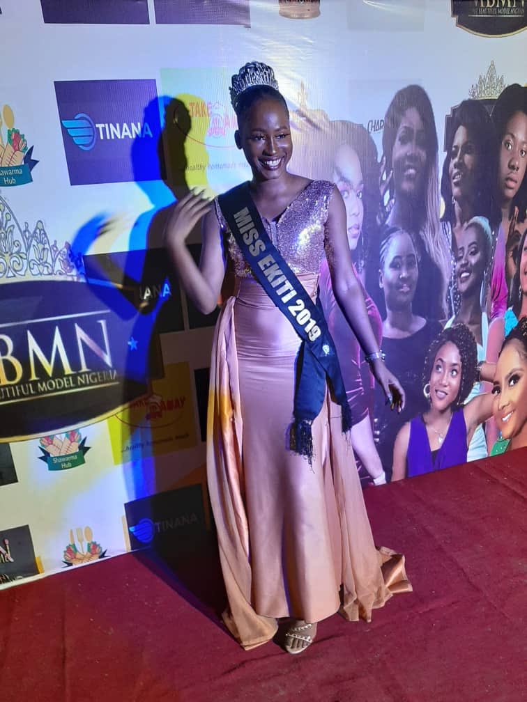 missekiti_'s tweet photo. On 9th of February, @missEkiti2019 took Centre Stage as she was Judge alongside other A-List Nigerian Celebrities like IK Ogbonna and Co. at the Maiden Edition Most Beautiful Model in Nigeria #MBMN which was held in #EkitiState, Ado-Ekiti.
Cc: @RajiAbimbola6
@crystalstyling https://t.co/vBEcCPzpbF
