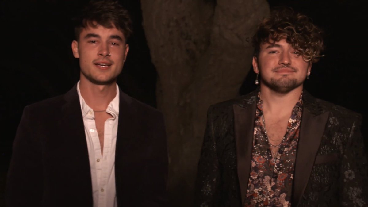 aubsstrawbss's tweet photo. i got so emotional watching kian &amp; jc hug. from 2 boys who did sit down vids or challenges to making a series,, we got to witness them grow as a channel &amp; be by their side all these years to watch them get where they are today. i am super proud &amp; i love them beyond words.
#RHS2 https://t.co/VMHJUc6kIK