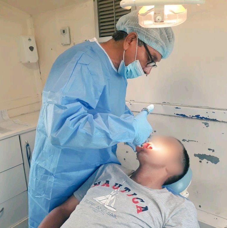 DPS_LosRios's tweet photo. En #Milagro se realiza  #BrigadasTodaUnaVida en sector #CasaParaTodos para ofertar servicios de salud como atención médica y odontológica a través de #UnidadMóvil. Además se entrega cloro para garantizar el consumo de #AguaSegura para prevención de enfermedades gastrointestinales https://t.co/3qE0GRB4kM
