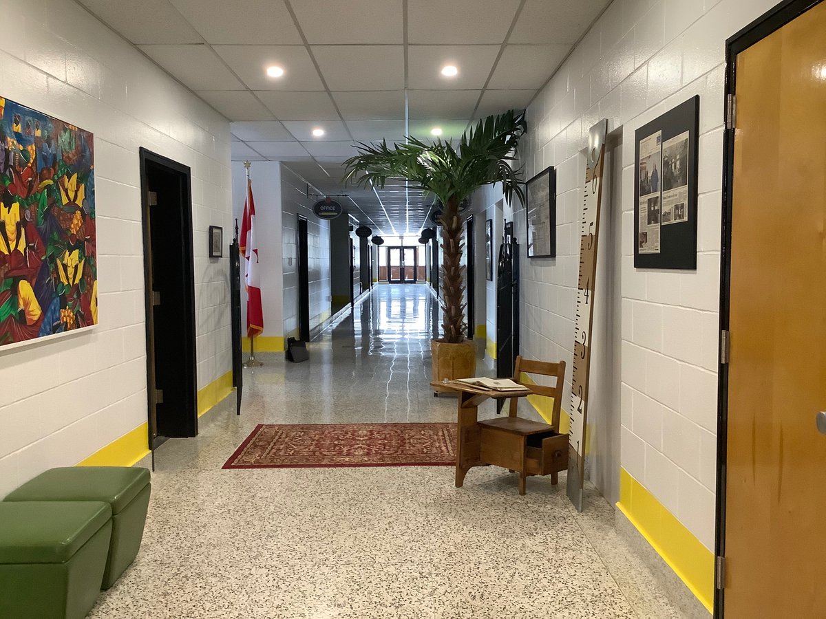 stephradu's tweet photo. Take a look at this amazing example of institutl. #architecture gone domestic. The former school in Ontario now serves as a private dwelling. Old features  were  #rehabilitated. Signs designate original rooms, the gymasium is now a living space&amp;classrooms serve as  parking bays. https://t.co/KtotY53Rio