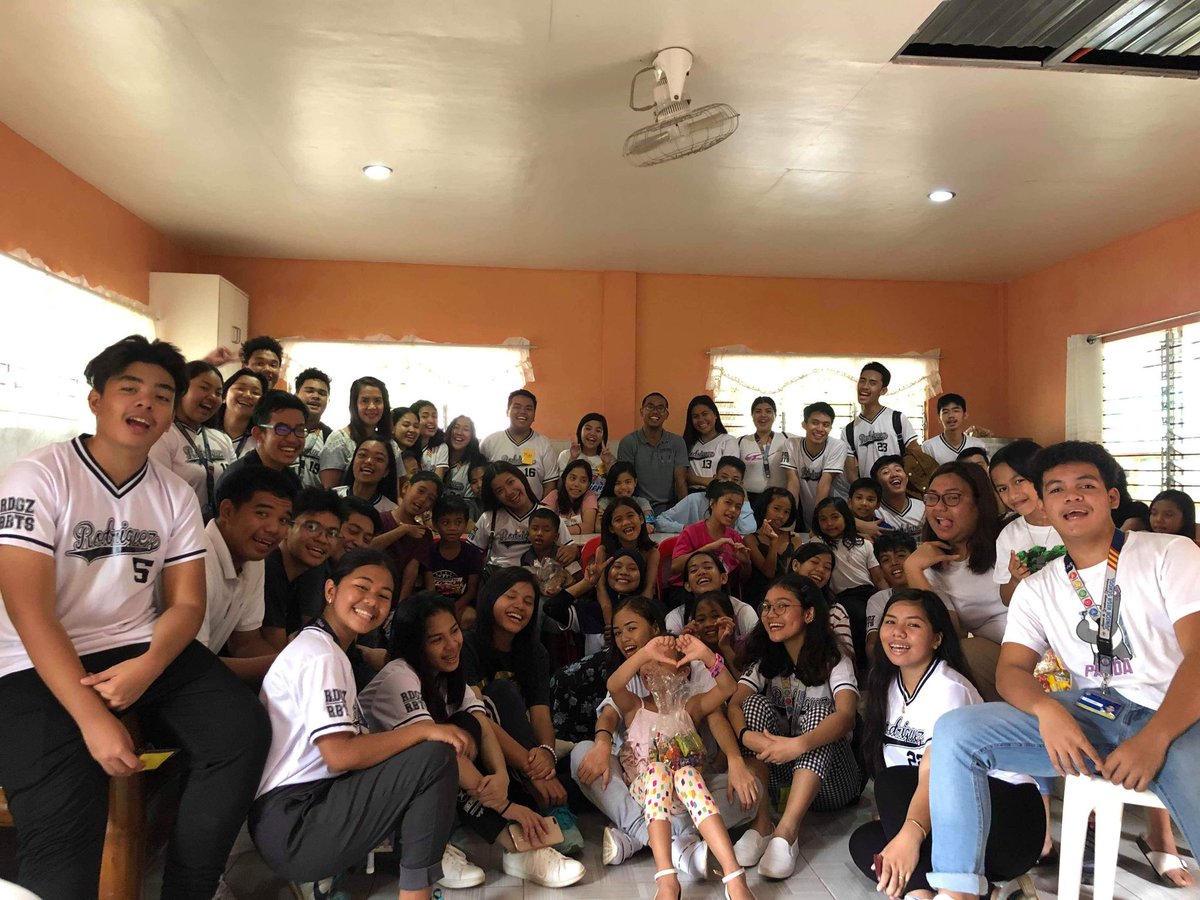 alphnsrdgz's tweet photo. last outreach together 💔🤩🤧☹
#lateUploadKaGhorL
#angelsForADay
#NoMorePaperWorksXD https://t.co/3TcnUUQKX2