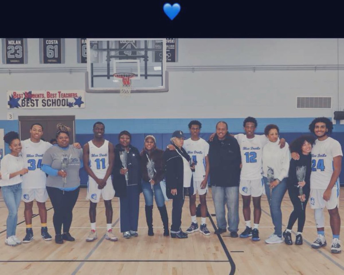 klanelllee's tweet photo. Tonights the last night I put on my white blue devils jersey. The Saunders basketball program has been nothing but a great foundation to the man I will become in the future. 1 Year Assistant Manager and a 2 Year Captain. Always a leader. Always a motivator ⚡️. #Family #SHS https://t.co/AGqRTf3Rwu
