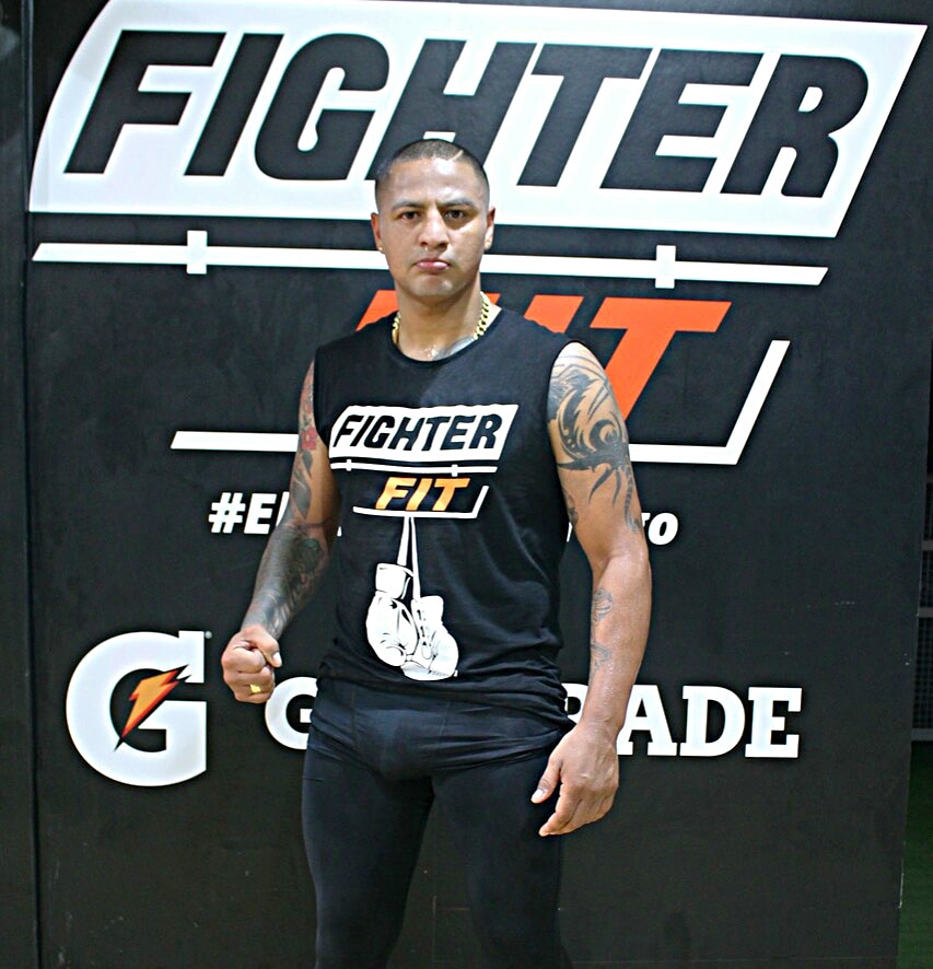 jonathanmaicelo's tweet photo. Lo 1ro que aprendí, fue a vender pasta,lo 2do a robar y con lo 3ro me quede ....#fighterfit by @FighterClubPeru https://t.co/yevPe36DlK