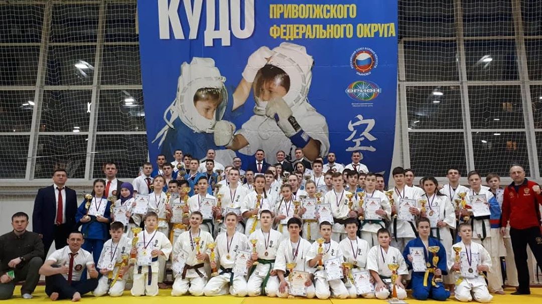 Ульяновские ТОС вышли на лед 

8 февраля в городе стартовал турнир по хоккею с мячом среди дворовых команд территориальных общественных самоуправлений. 

Также в минувшие выходные в городе прошли и другие соревнования.

Подробнее: ulkms.ru/news/695-uljan…
#ulyanovsk #ульяновск