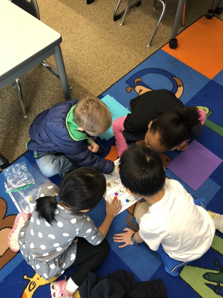 MsSmithsKinders's tweet photo. Playing the question answer game during ELD to practice asking and answering questions about unknown words. https://t.co/spgIUYX8at