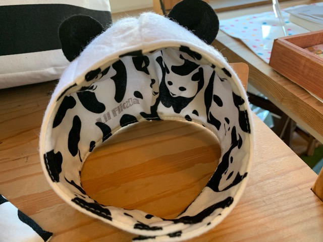 nekoyatoraji's tweet photo. 愛猫がパンダになれます
リバーシブルなので楽しんでね
早くしないと、当店の社員が被りますww
「猫なのか?熊なのか?」展
#LilFlicka https://t.co/kWjaVo1efK
