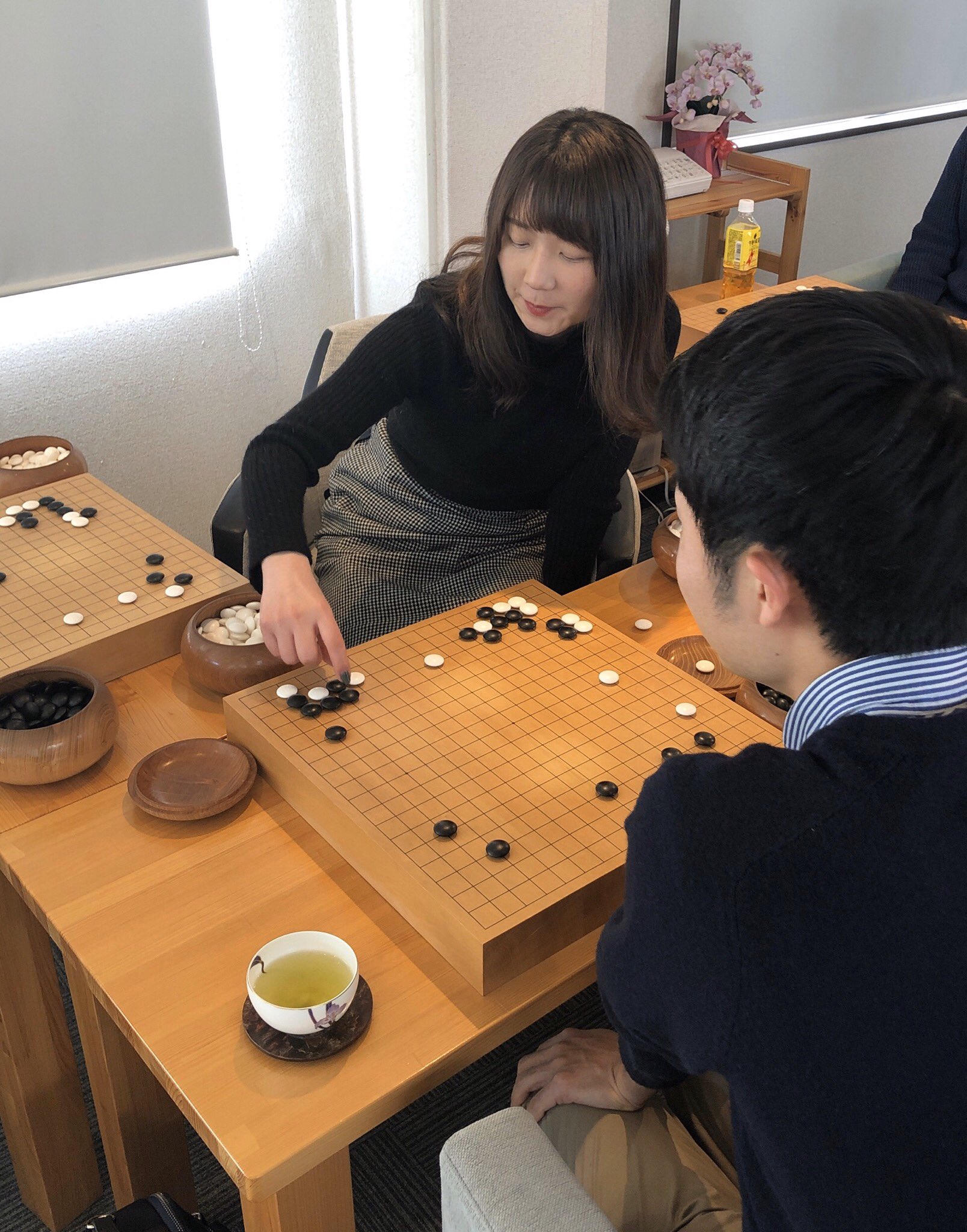 永代和盛 永代囲碁塾 Sur Twitter 本日 行われている囲碁サークルで矢野瑞季インストラクターが指導碁してます 意外と一緒になる機会がなかったので珍しいかも 囲碁 囲碁会 指導碁 矢野瑞季 囲碁インストラクター