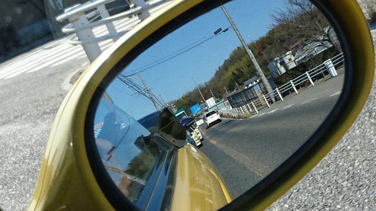 ふと後ろを見たら、2台後ろが850T5Rの黄色だったので、ずっと後ろを見ながら運転してた。