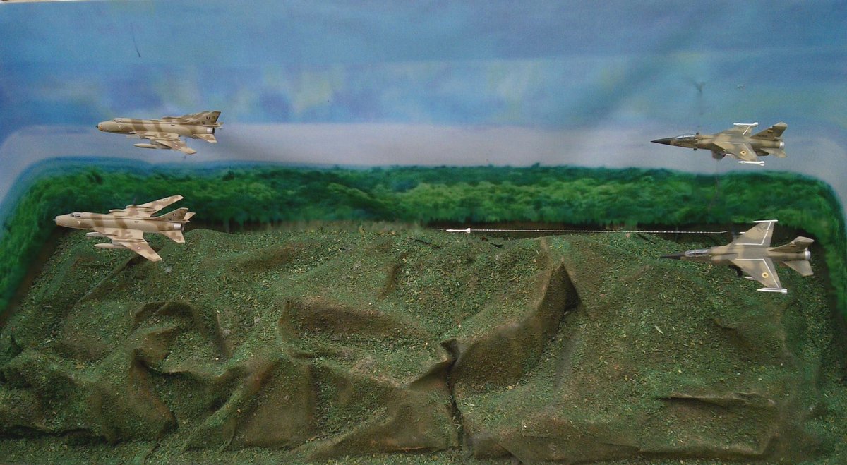 IPMSGUAYAQUIL's tweet photo. #Cenepa25Años #aviaciondecombate #historiavictoriapaz Diorama 25 años de la victoria del Cenepa,  escala 1/144 #scalemodel #plasticmodel @ferjc11 #fuerzaaereaecuatoriana @FuerzaAereaEc #ipmsgye #miragef1 https://t.co/NCKUV3TQlC