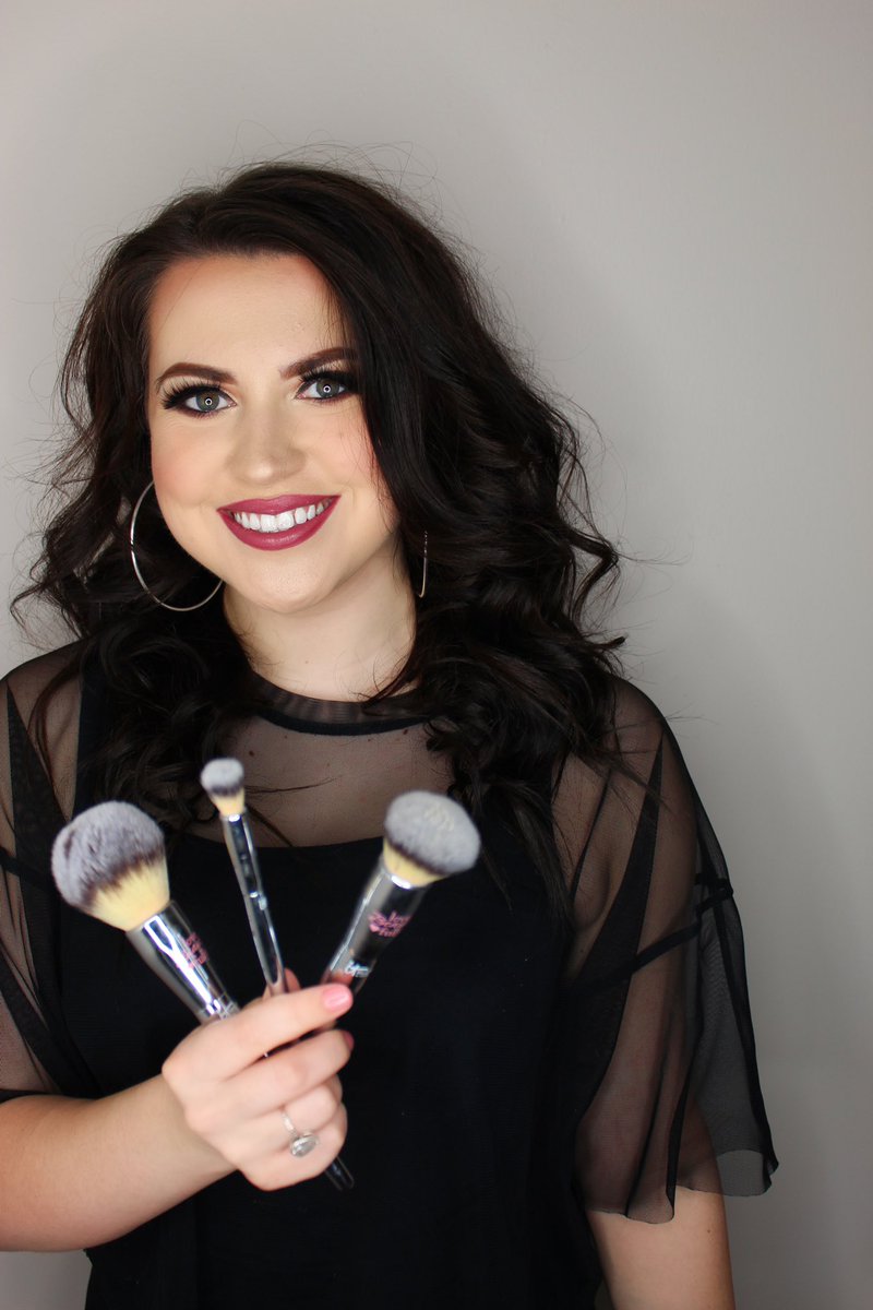 lindsaymaemua's tweet photo. Blending is my cardio💋 #morphe #MorpheBabe #blendtherules #makeupdesignory #anastasiabeverlyhills #knoxvillemakeupartist #makeupartist #narscosmetics #urbandecay #makeuplife #tartecosmetics #weddingmakeup #mua https://t.co/u55q7ufg1n